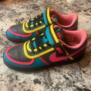 Nike 6.0 low top with neon piping and Velcro strap size 7 eur 38